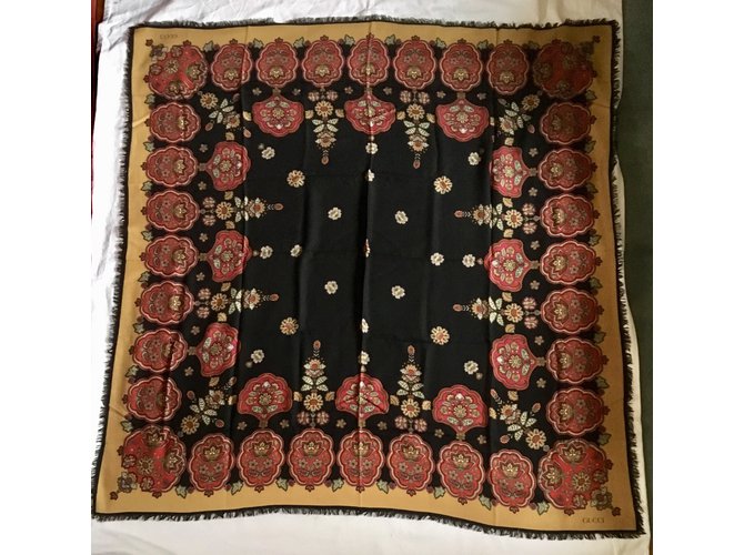 Gucci Wool shawl 135 Square cm Multiple colors  ref.99450