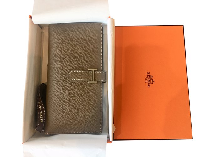 Hermès Purses, wallets, cases Beige Leather  ref.99722