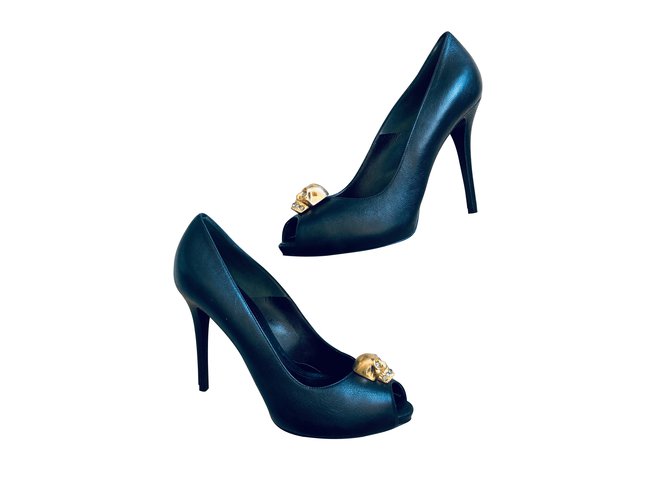 Alexander McQueen Gold Skull Peep Toe Pumps in Black Leather  ref.99823