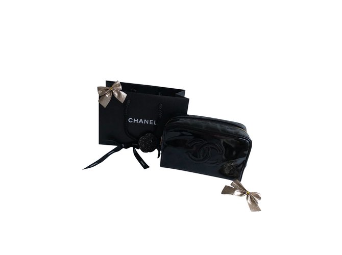 Chanel Embreagem com logotipo CC Preto Couro envernizado  ref.105337