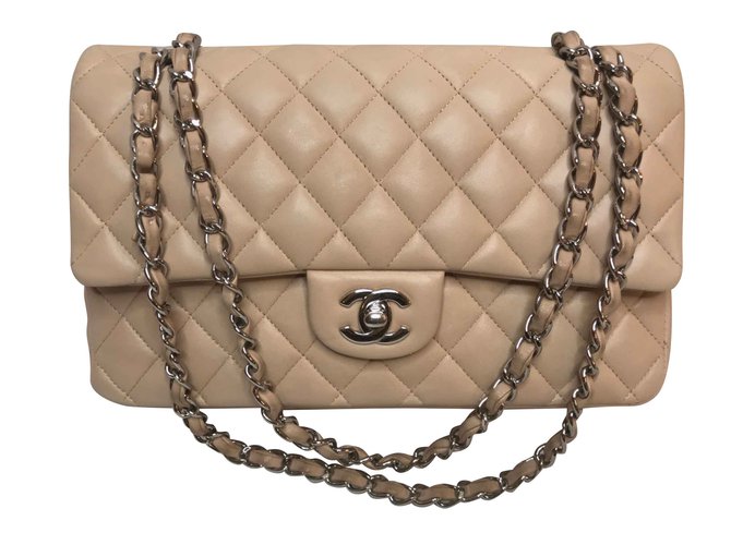Timeless Chanel con tarjeta Flap Bag forrado medio Beige Cuero  ref.105517