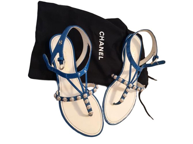 Chanel Sandales Cuir vernis Bleu  ref.105538