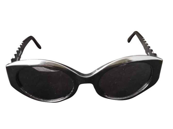 Beautiful Yves Saint Laurent sunglasses Black Plastic  ref.105550