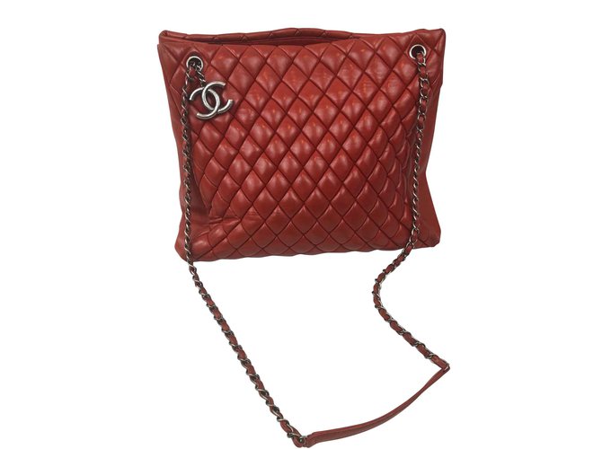 Chanel Einkaufen Rot Lackleder  ref.105581