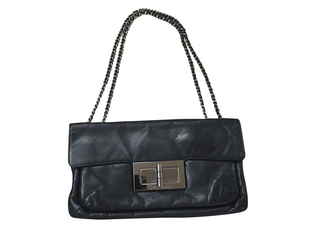 Chanel Handtaschen Schwarz Leder  ref.105592