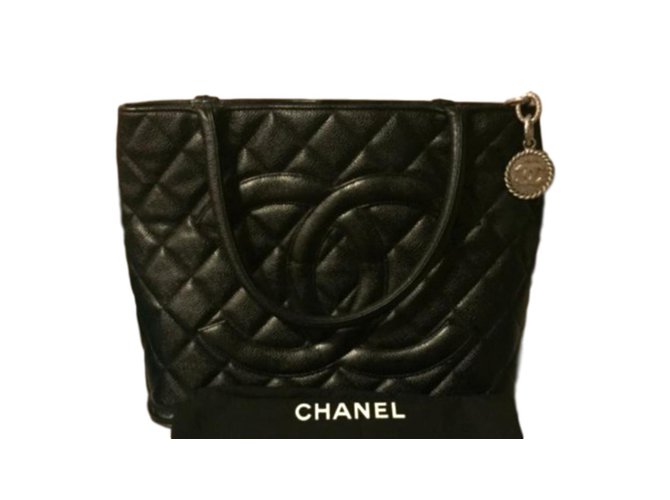 Chanel Handtaschen Schwarz Leder  ref.105775