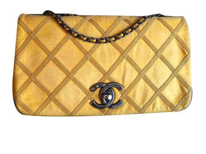 Timeless Chanel classical Yellow Leather  ref.105887