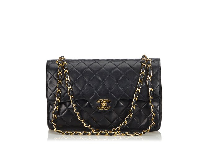 Timeless Chanel Classic Medium Lambskin Leather lined Flap Bag Black  ref.105995