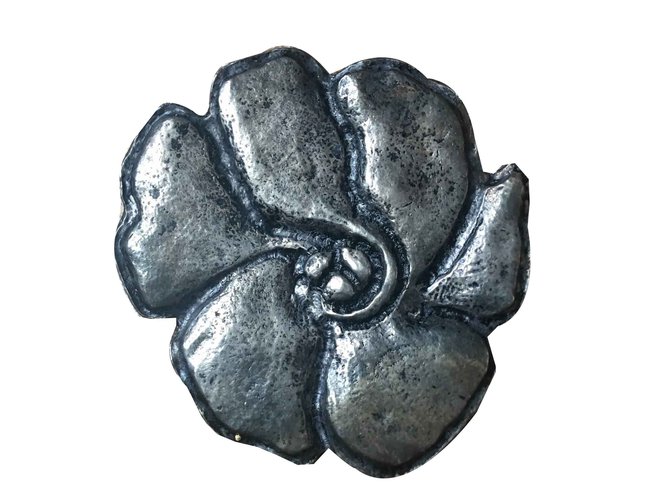 Cacharel Pins & brooches Silvery Metal  ref.106351