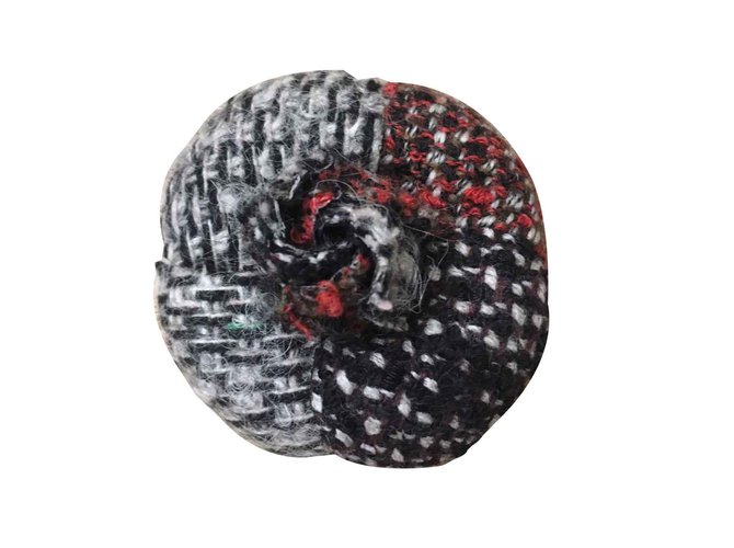 Chanel Pins & brooches Black Red Grey Tweed  ref.106462
