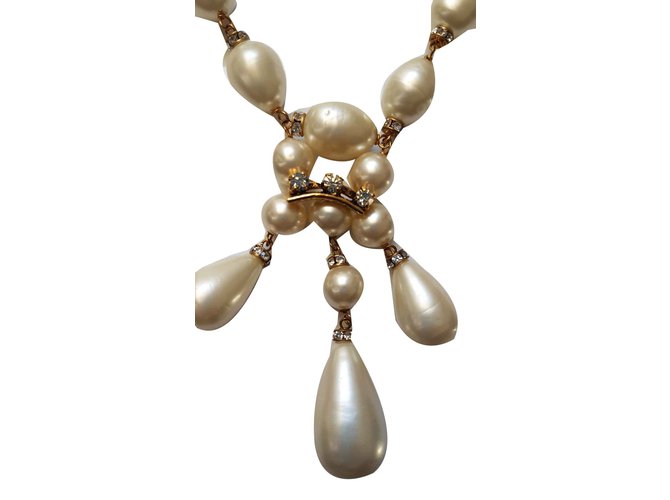 Chanel Long necklaces Golden Pearl  ref.106472