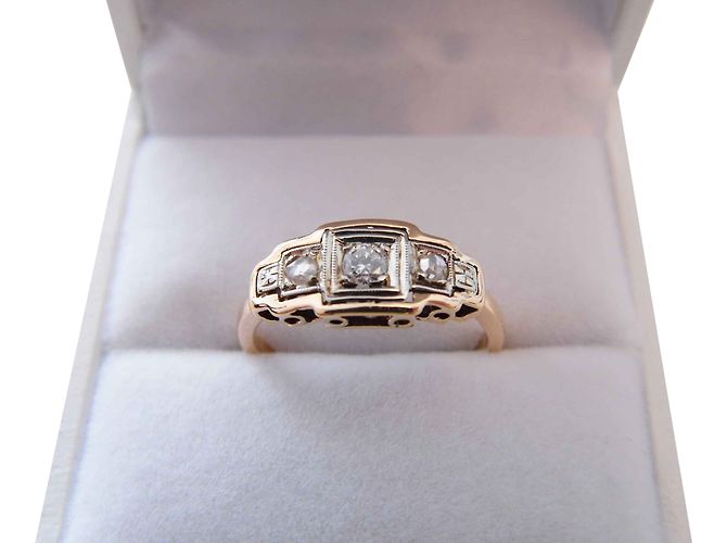 Autre Marque vecchio anello in oro rosa 18k diamanti