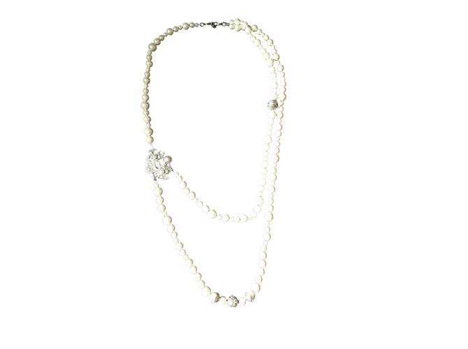 Chanel Lange Halsketten Silber Beige Perle  ref.106653