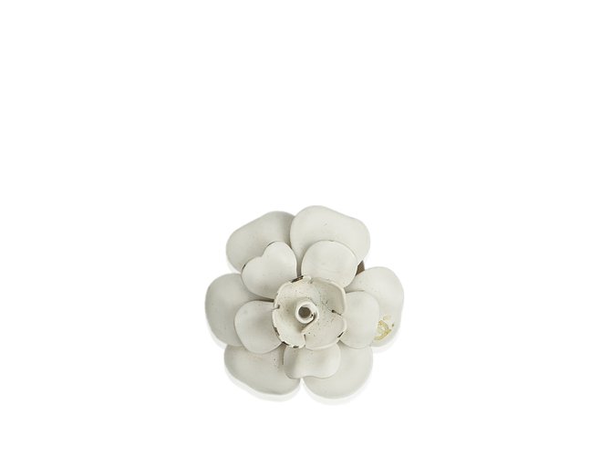 Chanel Camellia Ring White Golden Metal  ref.106966