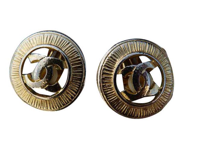 Chanel Brincos Dourado Metal  ref.107036