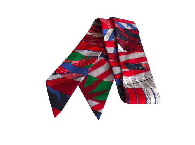 Hermès Silk scarves Multiple colors  ref.107113