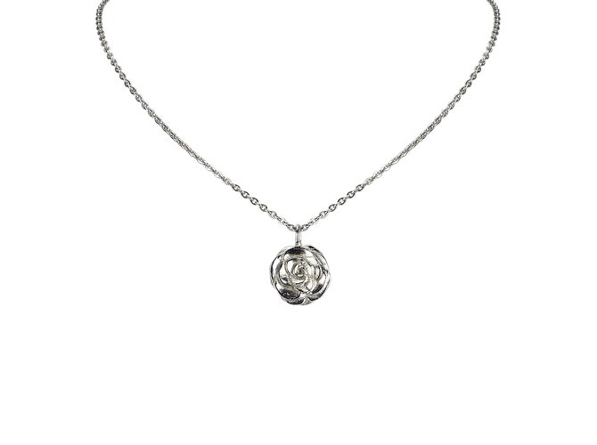 Chanel Kamelie-Anhänger-Halskette Silber Metall  ref.107424