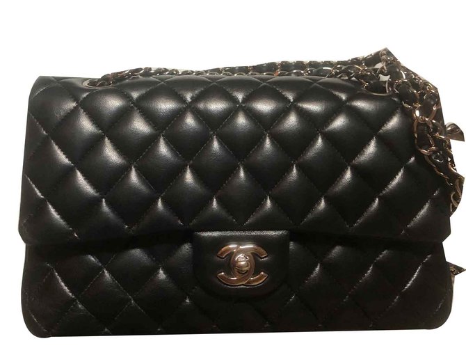 Chanel Handtaschen Schwarz Leder  ref.107504