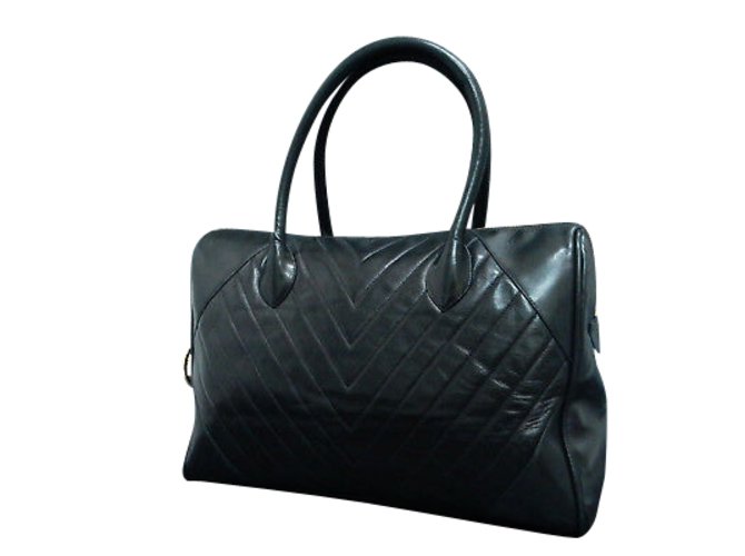Chanel Vintage Handbag Black Leather  ref.107592