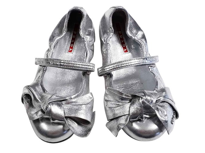 Prada Zapatillas de ballet Plata Cuero  ref.107968