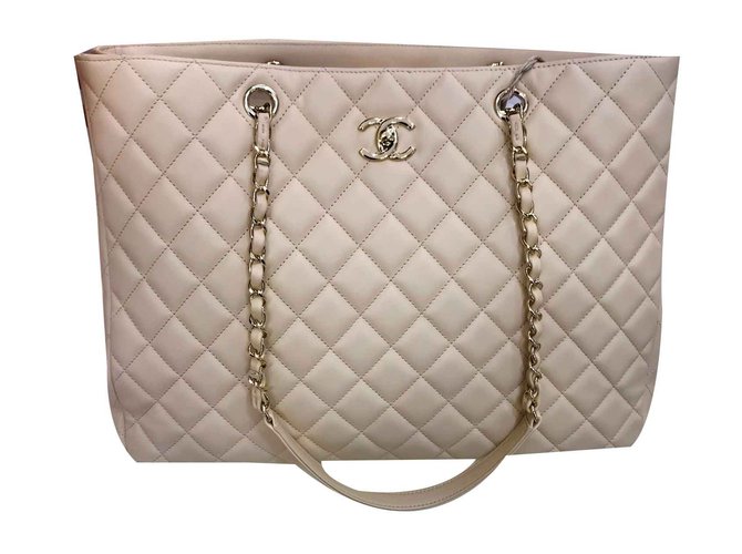 Bolsa de compras clássica da Chanel Bege Couro  ref.108329