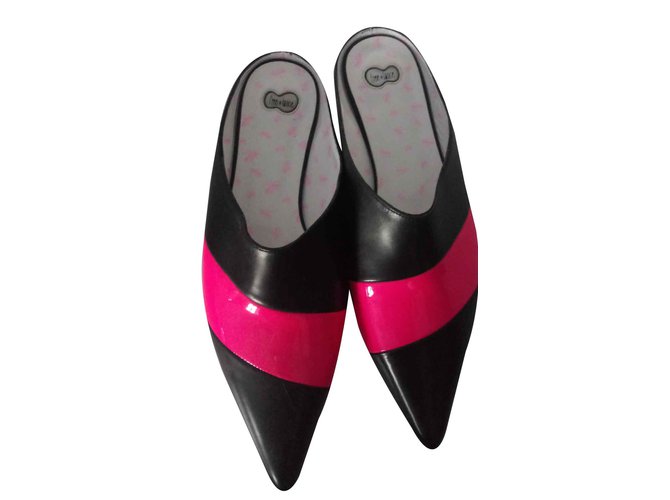Free Lance Erhabenes Paar frei stehende Schuhe Schwarz Pink Leder  ref.108339