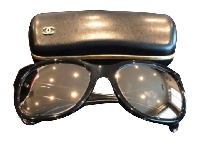 Chanel Gafas de sol Negro Plástico  ref.108494