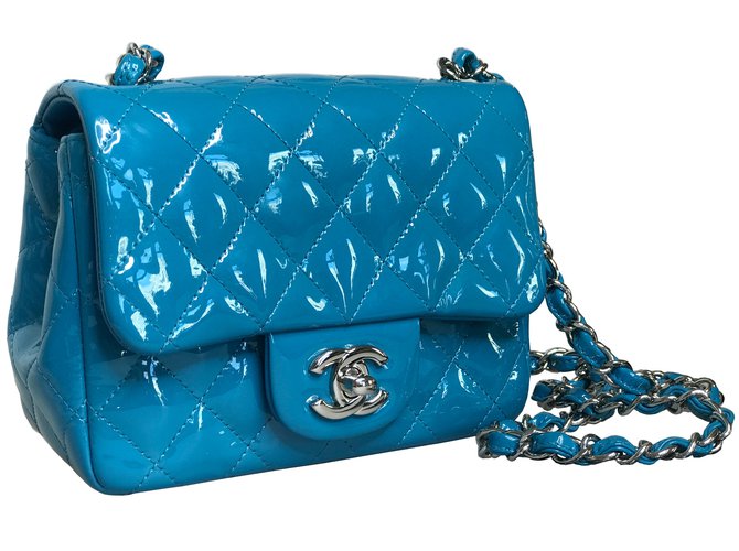 Chanel Con tarjeta! Mini bolso de solapa cuadrado atemporal Azul Azul claro Turquesa Charol  ref.108996