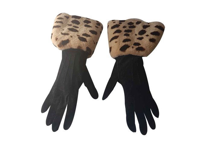 Chanel Gloves Black Leopard print Leather Fur  ref.109524