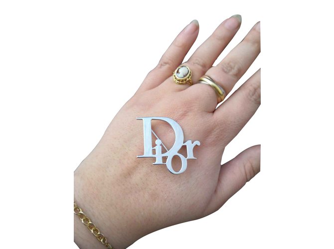 Beautiful oblique Dior brooch Silvery Metal  ref.110030