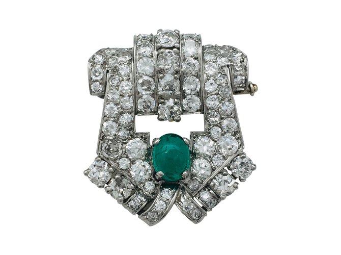inconnue Art Deco brooch, emerald, diamonds, platinum and white gold.  ref.110444