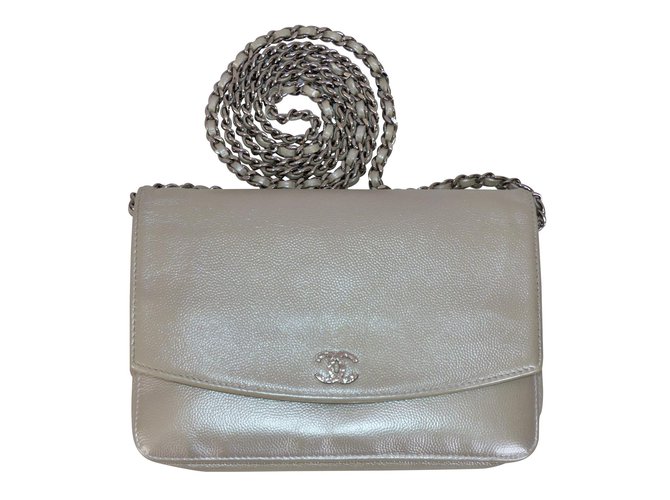 Wallet On Chain Chanel Sacos de embreagem Prata Couro  ref.110760