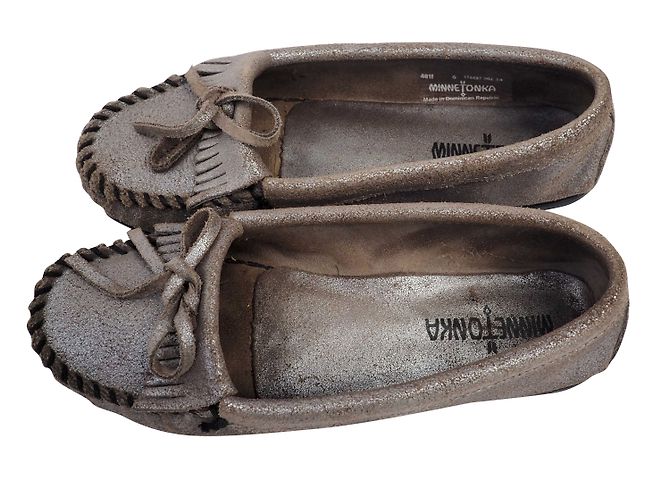 Minnetonka Mokassins aus Wildleder Silber Metallic Metallisch Anthrazitgrau Bronze