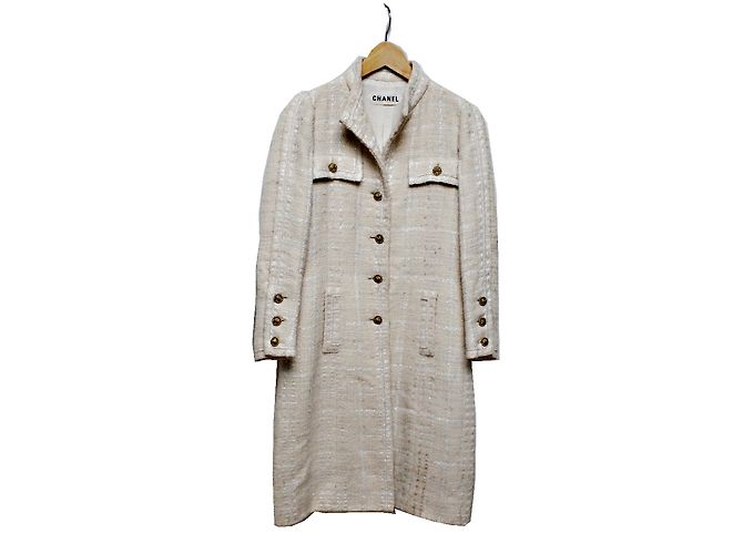 Abrigo Chanel de lana beige
