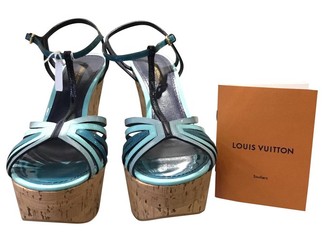 Louis Vuitton Sandalen mit Zepp Hellblau  ref.111243