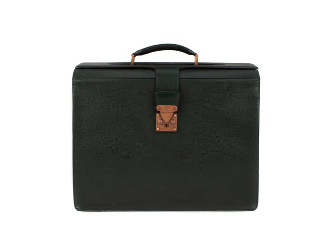 Louis Vuitton "Ural Pilot Case" leather collector's bag in green Taiga leather!  ref.111447