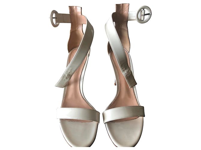 Gianvito Rossi Portofino Sandalen Eggshell Lackleder Aus weiß