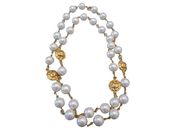 Collana vintage perla Chanel placcata oro D'oro Bianco sporco Placcato in oro  ref.111985