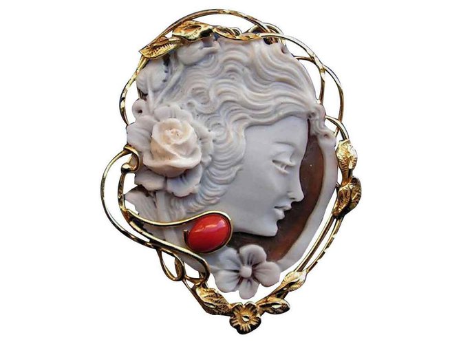 Autre Marque Genuine Cameo Cameo Pendant / Brooch with Genuine Red Coral Cabochon Eggshell Vermeil  ref.113119