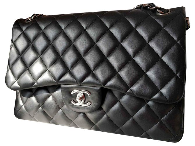 Chanel Jumbo lined flap Black Leather  ref.113393