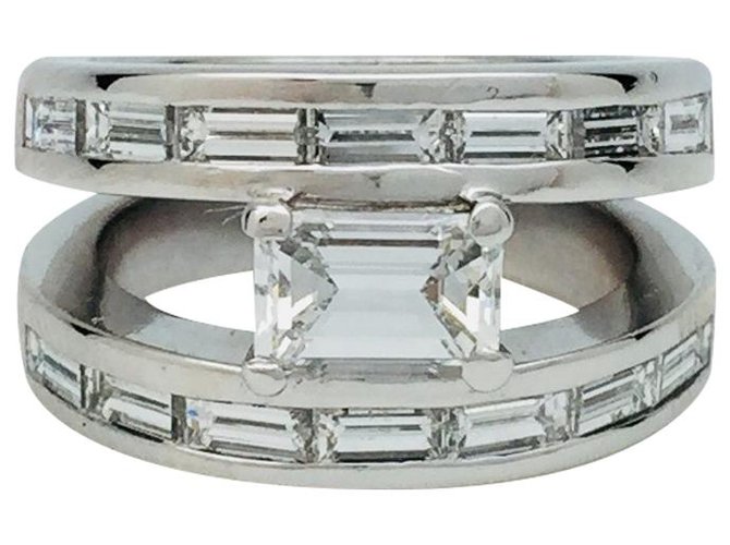 inconnue White gold ring, set with an emerald cut diamond.  ref.113486