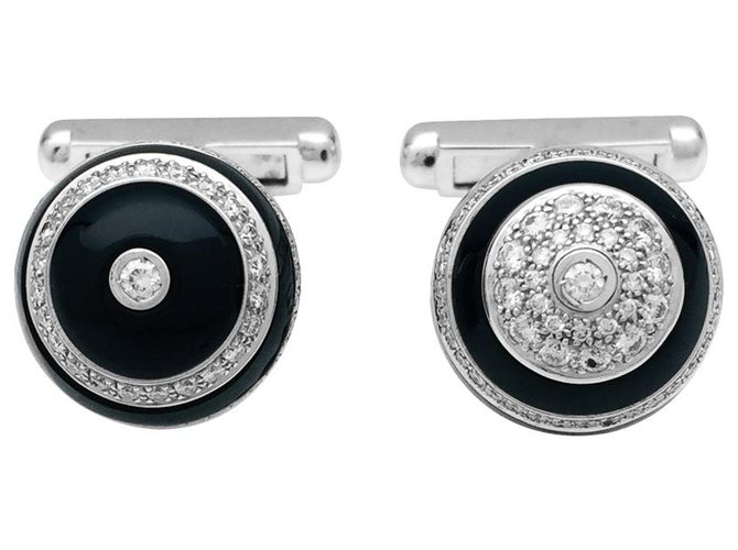 Boutons de manchette Chanel "1932" en or blanc, diamants et onyx.  ref.113546