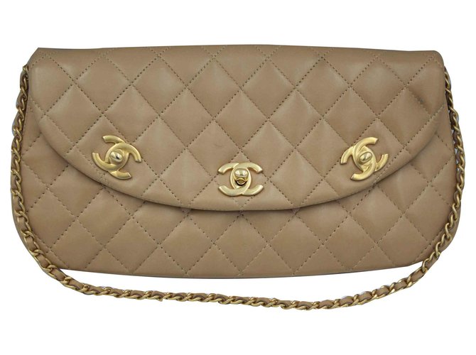 Chanel locks Beige Leather  ref.113578