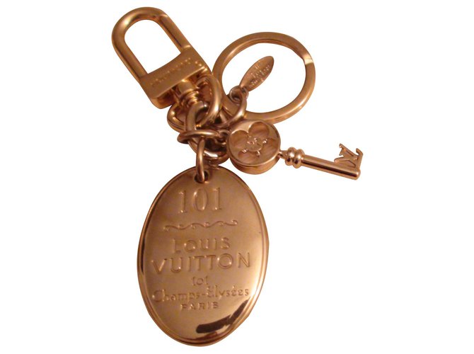 Louis Vuitton Amuletos bolsa Dorado Acero  ref.113641