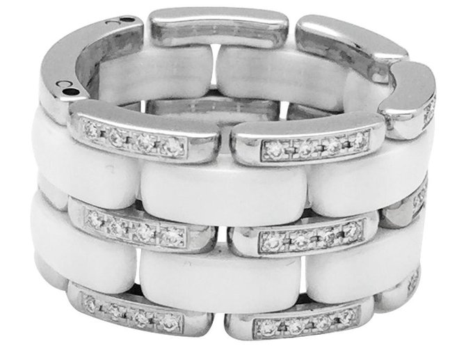 Anel de Chanel, Modelo "Ultra", em ouro branco, cerâmica branca e diamantes.  ref.114872