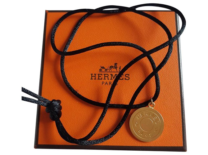 Hermès Clavo de silla Negro Dorado  ref.114928
