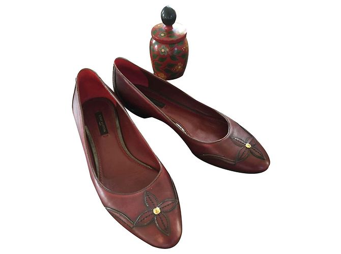 Louis Vuitton Zapatillas de ballet de cuero granate Burdeos