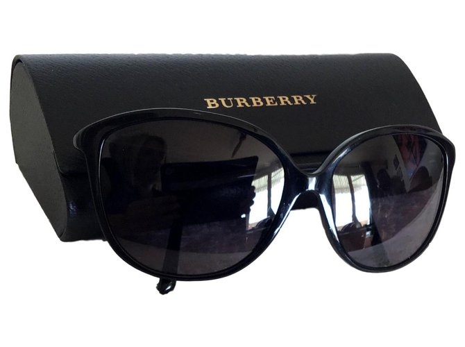 Burberry Gafas de sol Negro Plástico  ref.115548