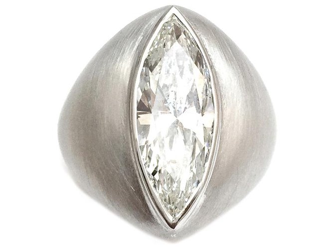 inconnue Sanded white gold ring, marquise diamond 4,09 carats H / SI2  ref.115732