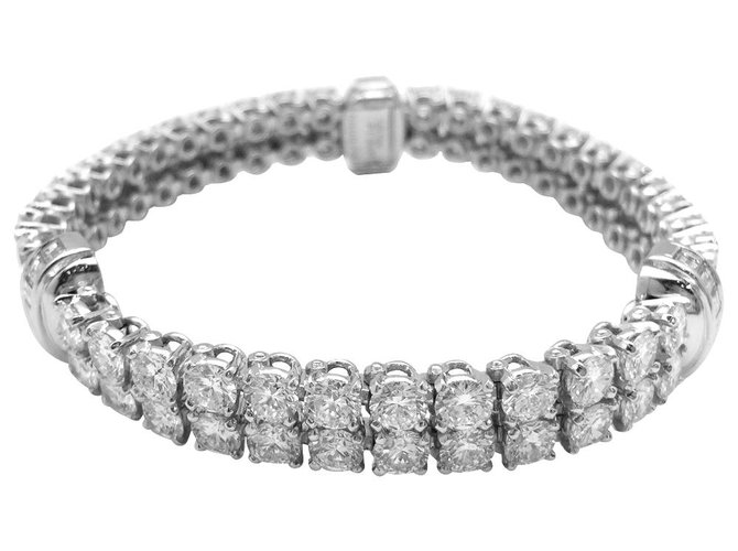 Bracelet lignes Cartier, modèle "Kalypso"en platine et diamants.  ref.115801
